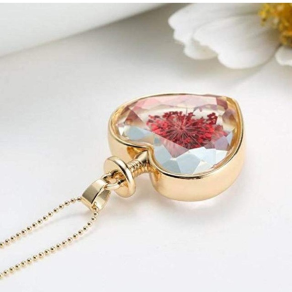 Host Pick🎉🎉 Glass Heart Pendant Floral Necklace - Picture 2 of 3